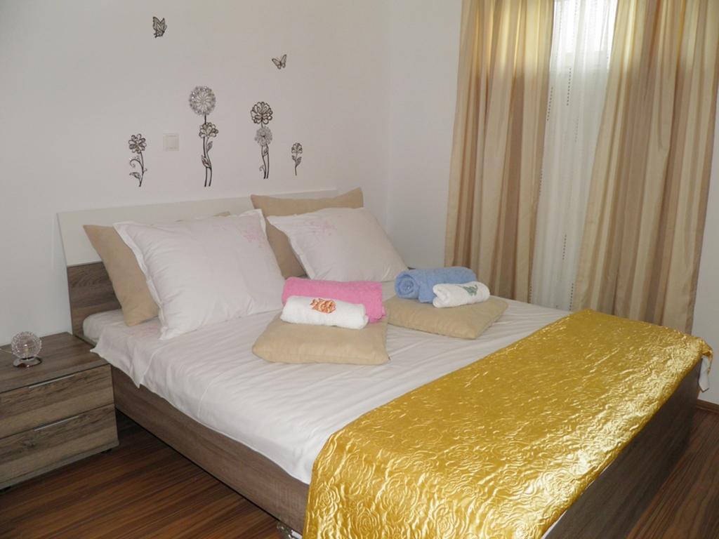 Apartment Leptir Podstrana Habitación foto